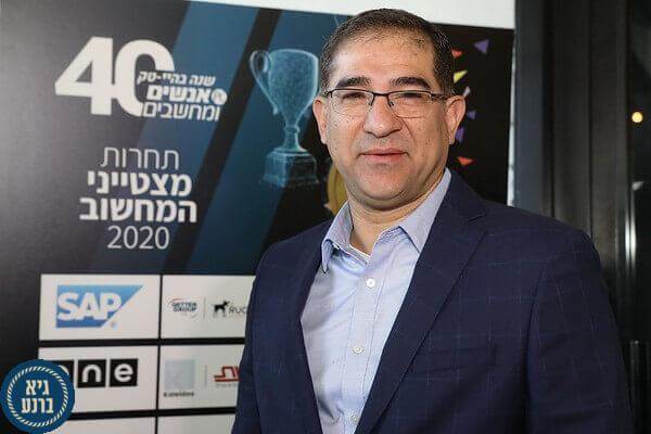פרויקט יתד לצעירים במצבי סיכון זכה באות הוקרה נתי כהן מנכל משרד התקשורת בטקס מצטייני המחשוב. צילם ניב קנטור